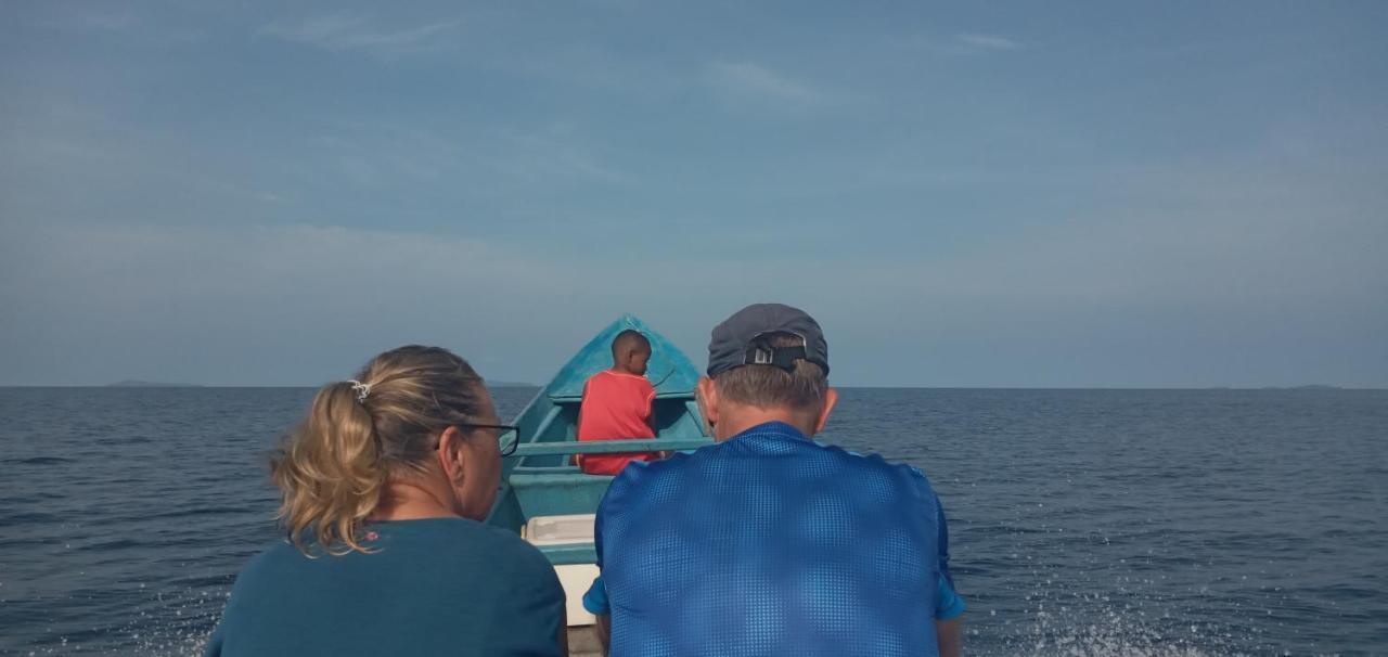 Arborek Diving Homestay R4 Besir Eksteriør bilde